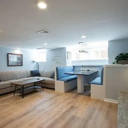 Luxury 2 Bedroom Apartment W/ Free Parking